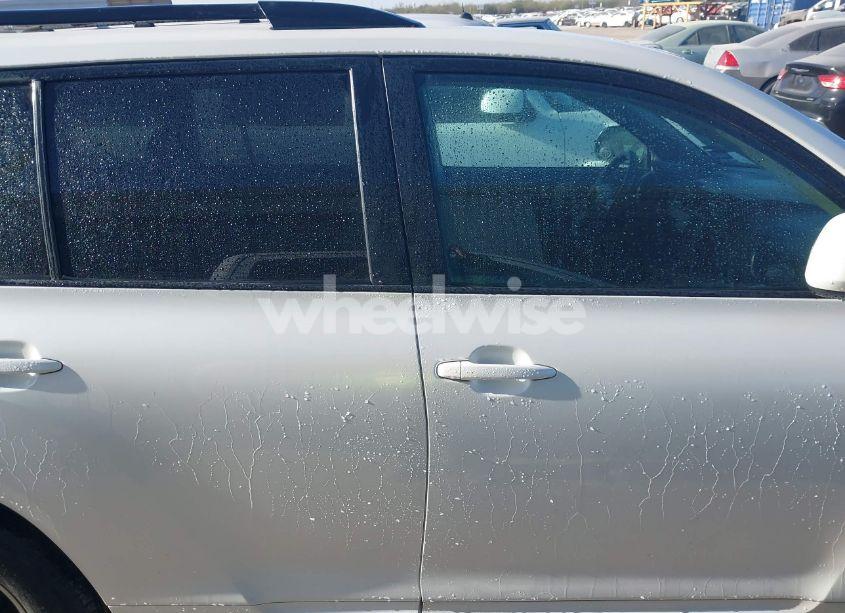 Photo 13 of 2010 Toyota Highlander BASE V6 (VIN 5TDZK3EH2AS001800)