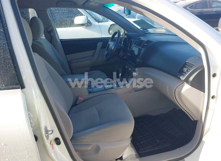 Photo 5 of 2010 Toyota Highlander BASE V6 (VIN 5TDZK3EH2AS001800)