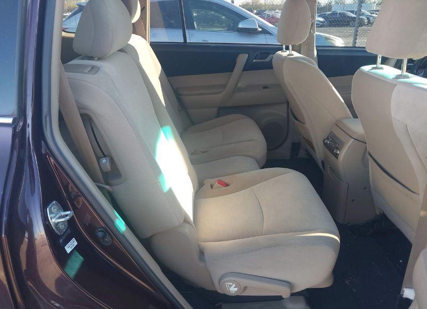 Photo 8 of 2012 Toyota Highlander SE (VIN 5TDZK3EH2CS074894)