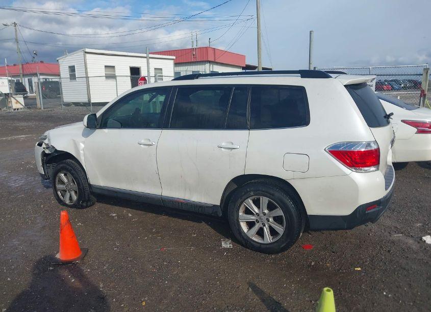 Photo 14 of 2013 Toyota Highlander SE V6 (VIN 5TDZK3EH2DS102436)