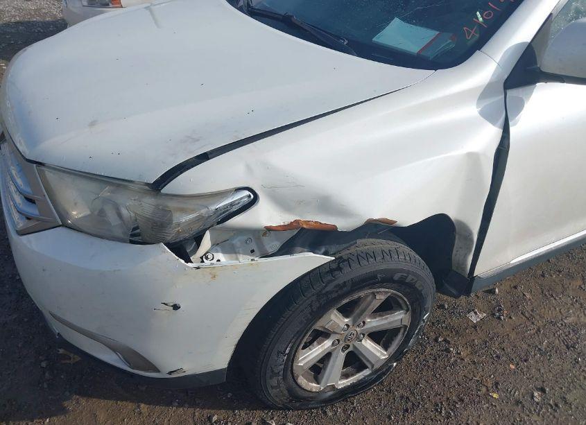 Photo 6 of 2013 Toyota Highlander SE V6 (VIN 5TDZK3EH2DS102436)