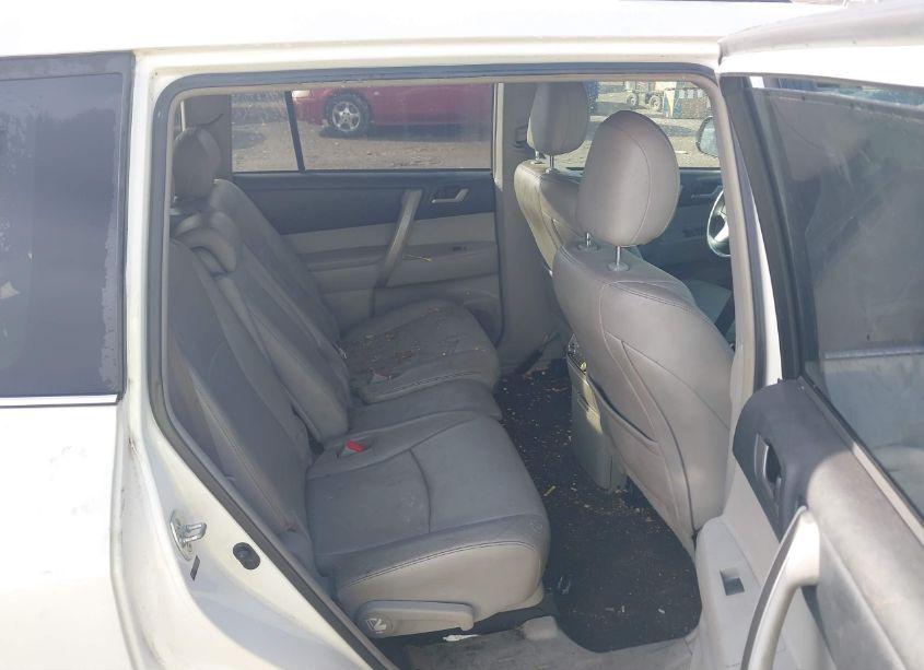 Photo 8 of 2013 Toyota Highlander SE V6 (VIN 5TDZK3EH2DS102436)