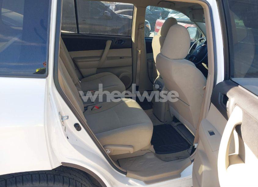 Photo 8 of 2010 Toyota Highlander BASE V6 (VIN 5TDZK3EH3AS022896)