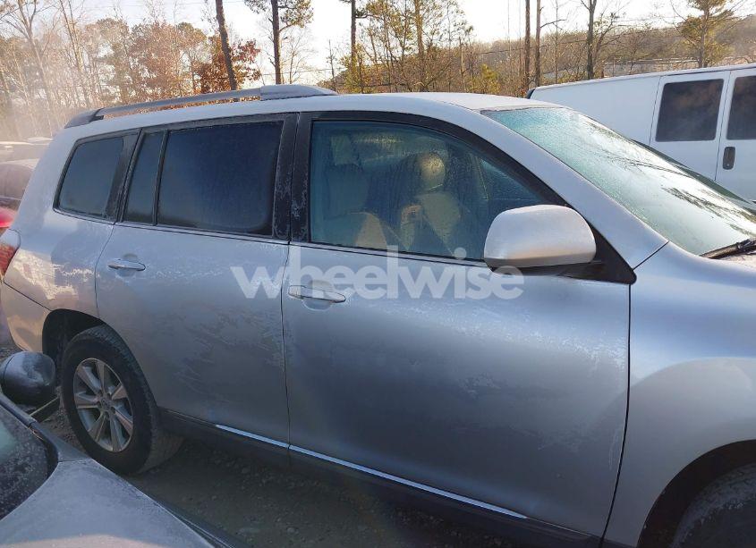 Photo 14 of 2011 Toyota Highlander SE (VIN 5TDZK3EH3BS037657)