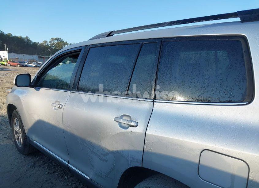 Photo 15 of 2011 Toyota Highlander SE (VIN 5TDZK3EH3BS037657)