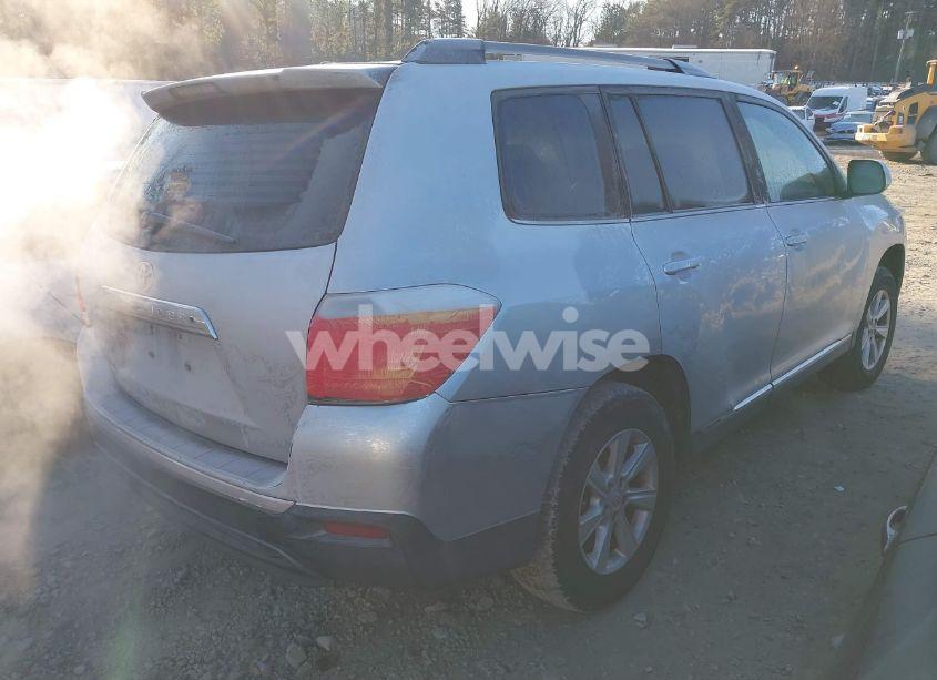 Photo 4 of 2011 Toyota Highlander SE (VIN 5TDZK3EH3BS037657)