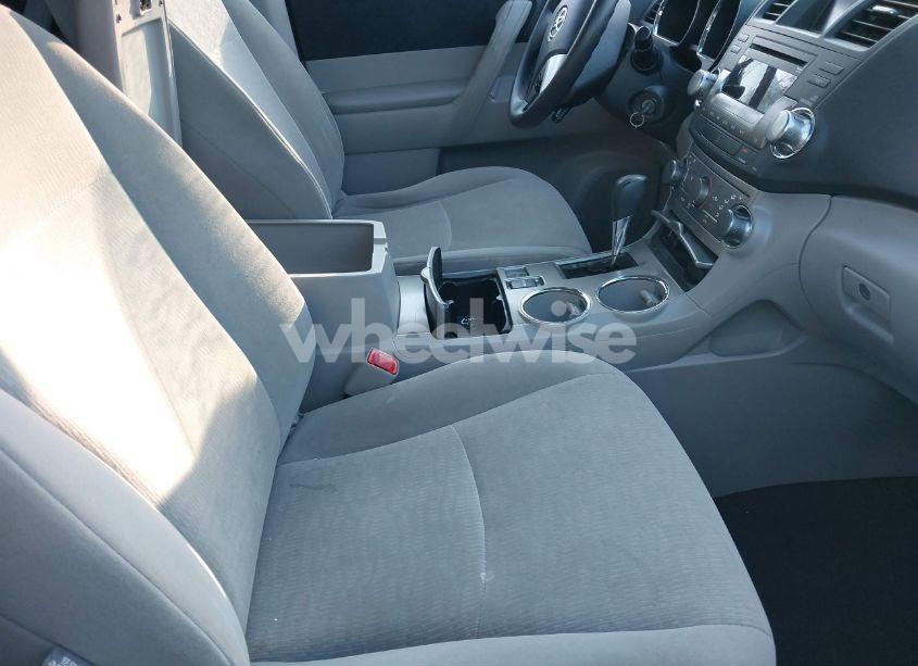 Photo 5 of 2011 Toyota Highlander SE (VIN 5TDZK3EH3BS037657)