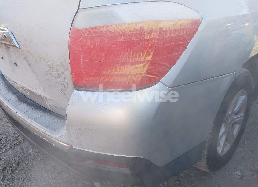 Photo 6 of 2011 Toyota Highlander SE (VIN 5TDZK3EH3BS037657)