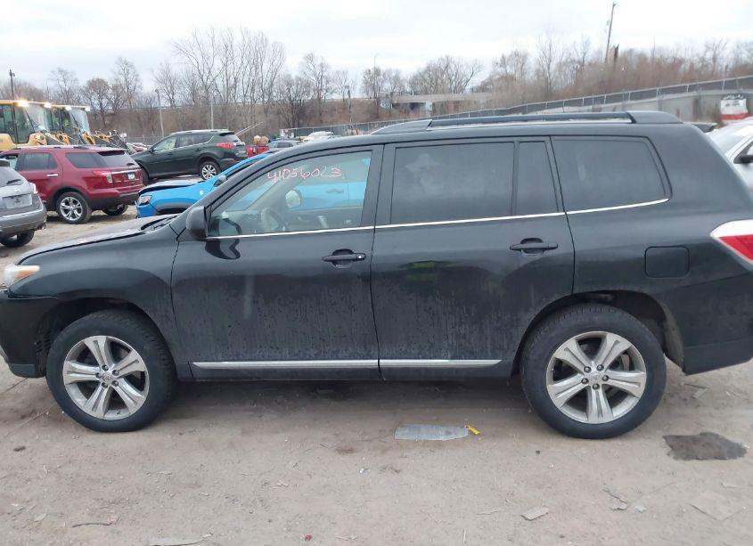 Photo 14 of 2011 Toyota Highlander SE V6 (VIN 5TDZK3EH3BS046990)