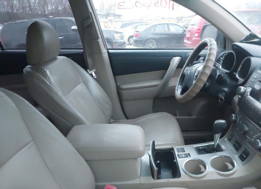 Photo 5 of 2011 Toyota Highlander SE V6 (VIN 5TDZK3EH3BS046990)