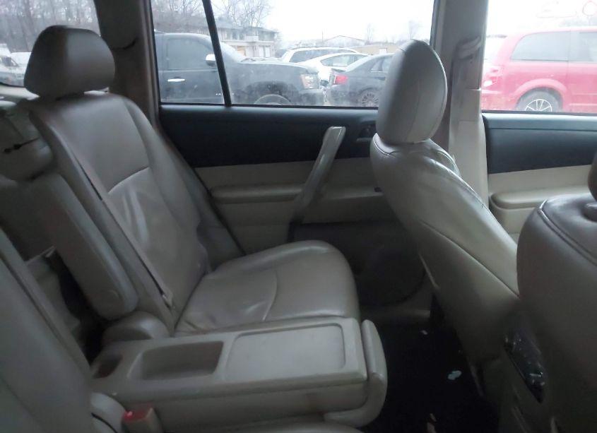Photo 8 of 2011 Toyota Highlander SE V6 (VIN 5TDZK3EH3BS046990)