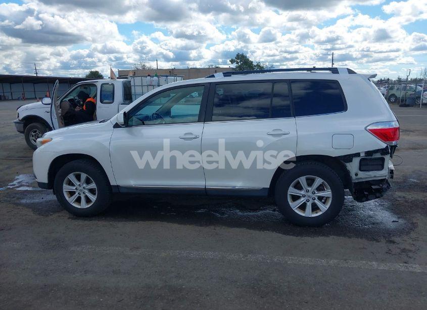 Photo 15 of 2012 Toyota Highlander SE V6 (VIN 5TDZK3EH3CS055674)