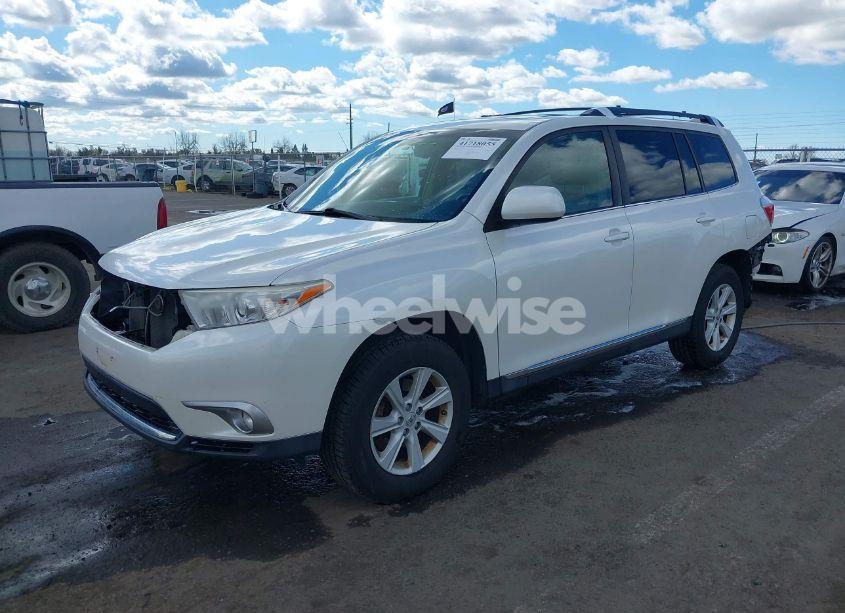 Photo 2 of 2012 Toyota Highlander SE V6 (VIN 5TDZK3EH3CS055674)