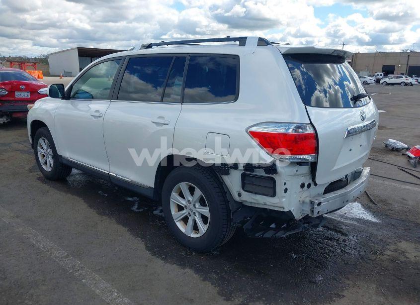 Photo 3 of 2012 Toyota Highlander SE V6 (VIN 5TDZK3EH3CS055674)