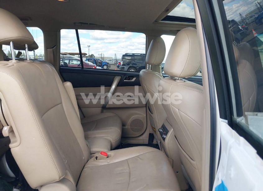 Photo 8 of 2012 Toyota Highlander SE V6 (VIN 5TDZK3EH3CS055674)