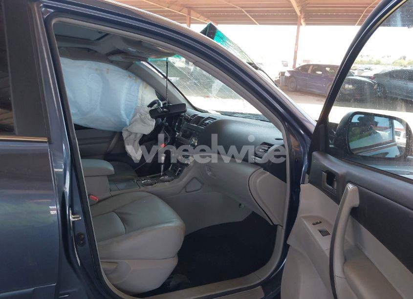 Photo 5 of 2012 Toyota Highlander SE V6 (VIN 5TDZK3EH3CS060471)