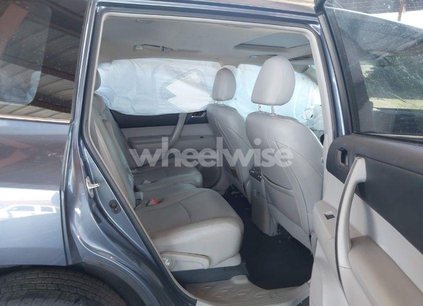 Photo 8 of 2012 Toyota Highlander SE V6 (VIN 5TDZK3EH3CS060471)