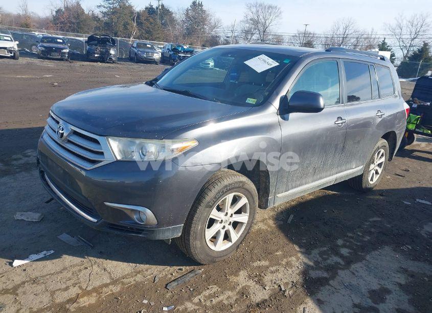Photo 2 of 2012 Toyota Highlander SE (VIN 5TDZK3EH3CS070093)