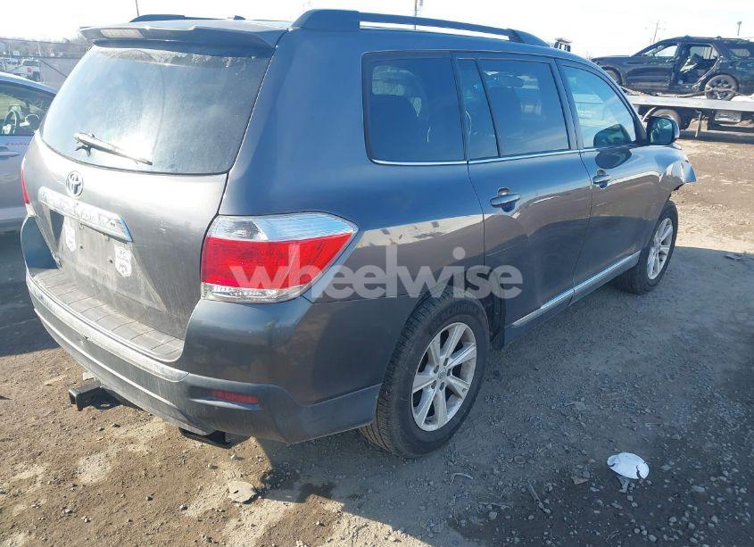 Photo 4 of 2012 Toyota Highlander SE (VIN 5TDZK3EH3CS070093)