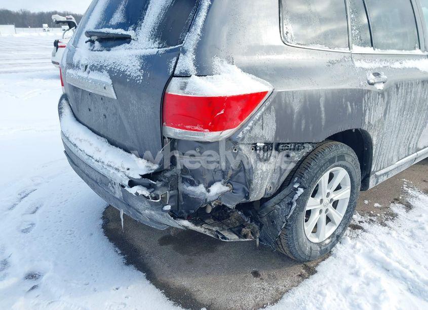 Photo 6 of 2012 Toyota Highlander SE V6 (VIN 5TDZK3EH3CS072118)