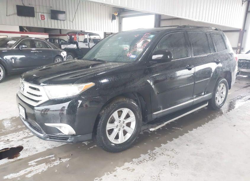 Photo 2 of 2013 Toyota Highlander SE V6 (VIN 5TDZK3EH3DS114594)