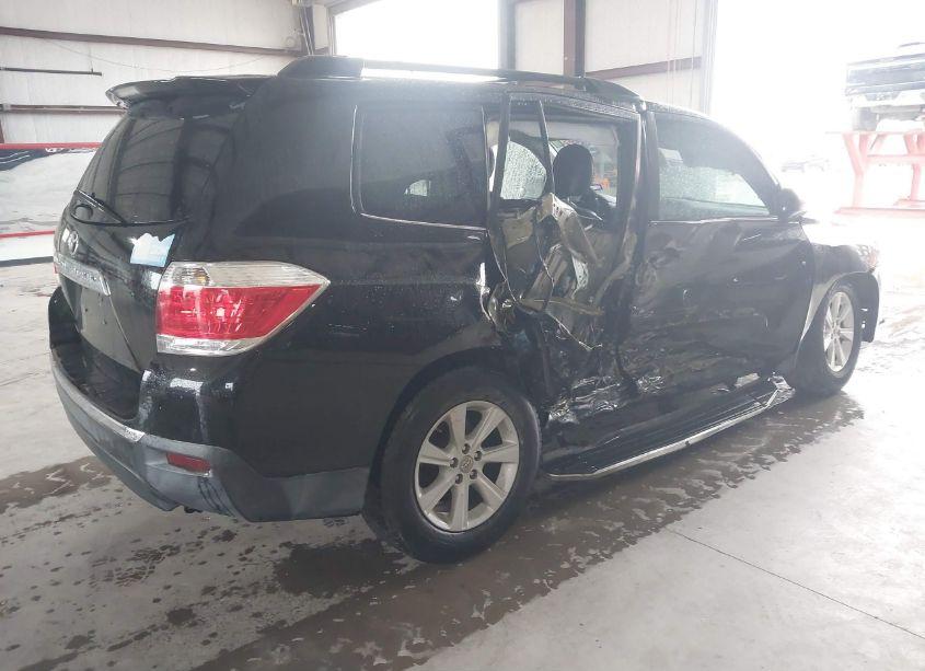 Photo 4 of 2013 Toyota Highlander SE V6 (VIN 5TDZK3EH3DS114594)