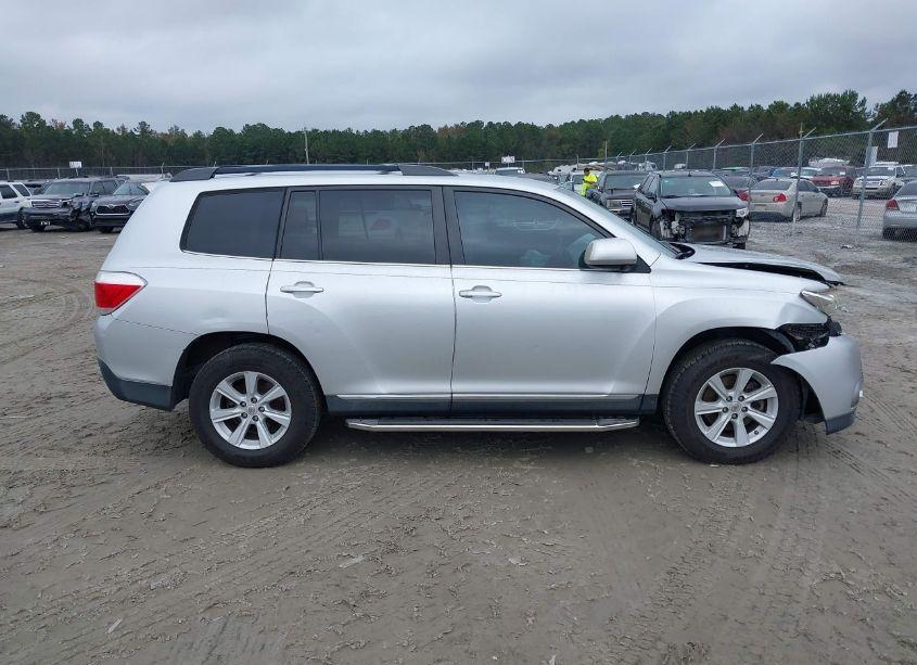 Photo 14 of 2013 Toyota Highlander BASE PLUS V6 (VIN 5TDZK3EH3DS116703)