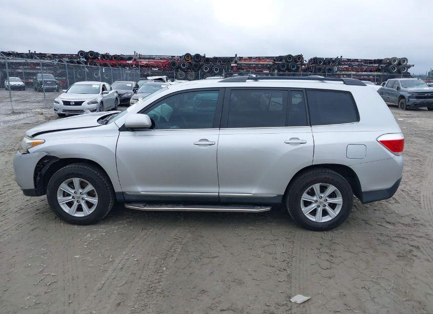 Photo 15 of 2013 Toyota Highlander BASE PLUS V6 (VIN 5TDZK3EH3DS116703)