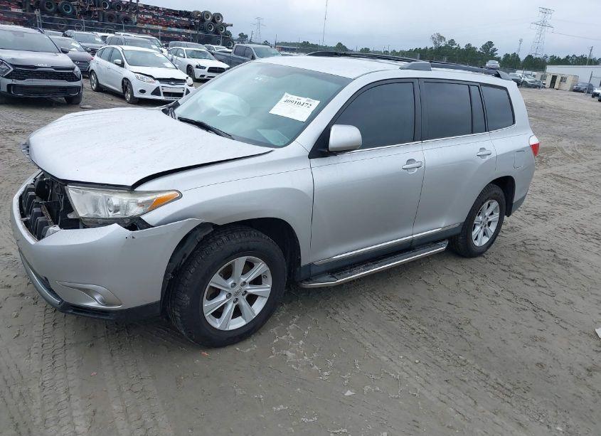 Photo 2 of 2013 Toyota Highlander BASE PLUS V6 (VIN 5TDZK3EH3DS116703)