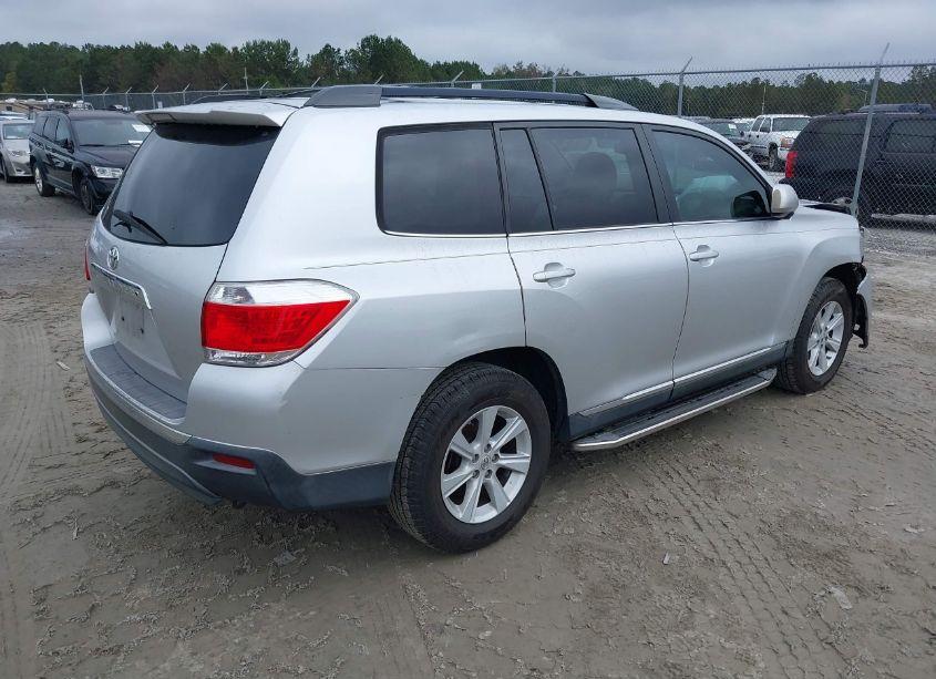 Photo 4 of 2013 Toyota Highlander BASE PLUS V6 (VIN 5TDZK3EH3DS116703)