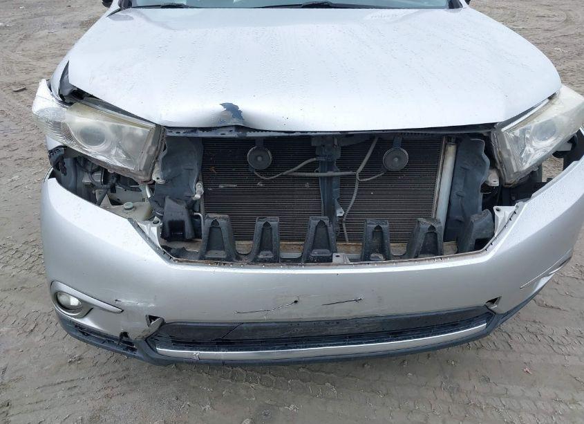 Photo 6 of 2013 Toyota Highlander BASE PLUS V6 (VIN 5TDZK3EH3DS116703)