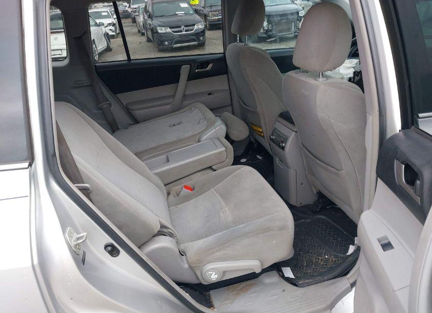 Photo 8 of 2013 Toyota Highlander BASE PLUS V6 (VIN 5TDZK3EH3DS116703)