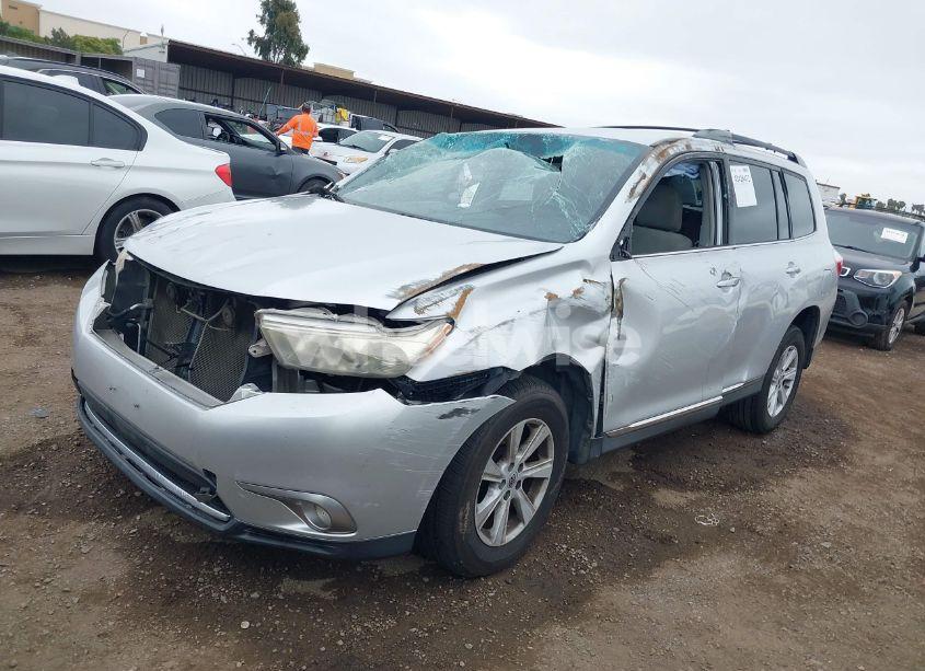 Photo 2 of 2013 Toyota Highlander BASE PLUS V6 (VIN 5TDZK3EH3DS118256)