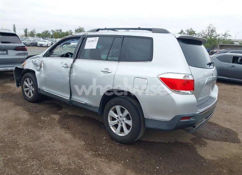 Photo 3 of 2013 Toyota Highlander BASE PLUS V6 (VIN 5TDZK3EH3DS118256)