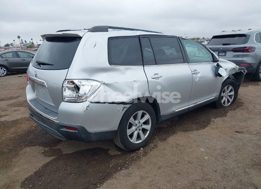 Photo 4 of 2013 Toyota Highlander BASE PLUS V6 (VIN 5TDZK3EH3DS118256)