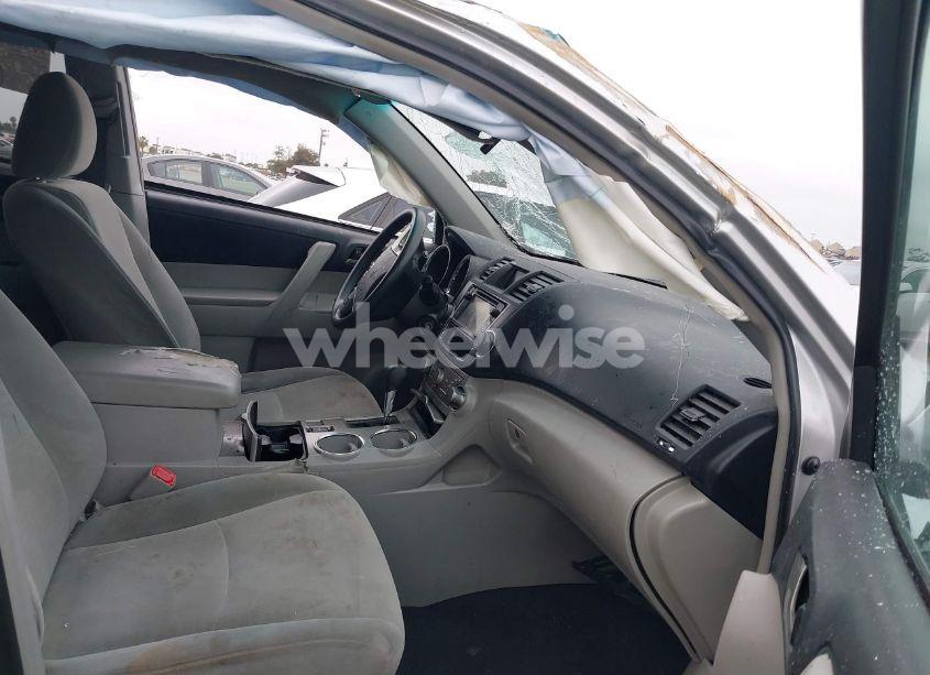 Photo 5 of 2013 Toyota Highlander BASE PLUS V6 (VIN 5TDZK3EH3DS118256)