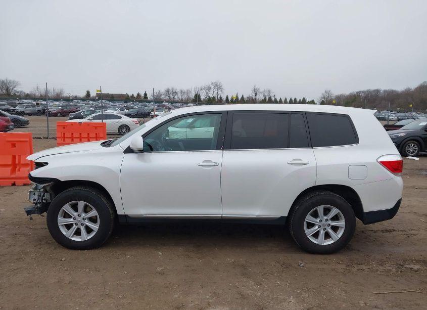 Photo 14 of 2013 Toyota Highlander BASE V6 (VIN 5TDZK3EH3DS121223)