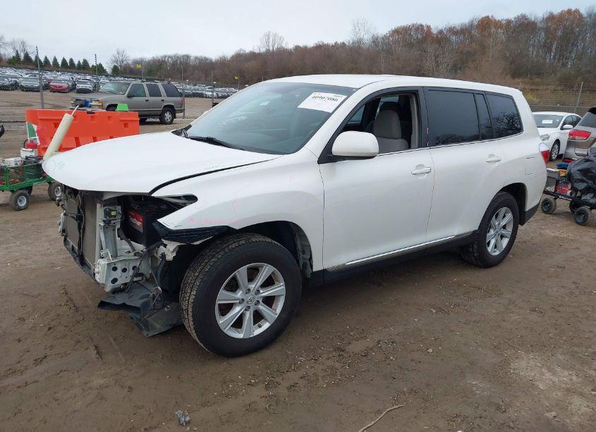 Photo 2 of 2013 Toyota Highlander BASE V6 (VIN 5TDZK3EH3DS121223)