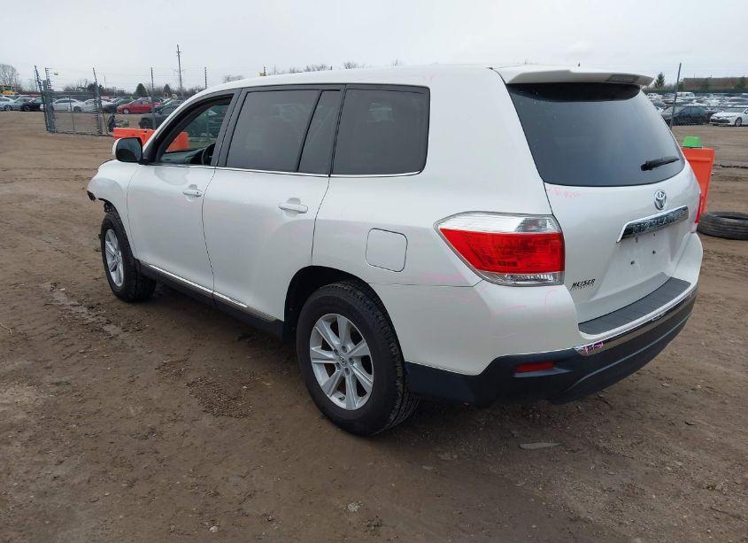 Photo 3 of 2013 Toyota Highlander BASE V6 (VIN 5TDZK3EH3DS121223)