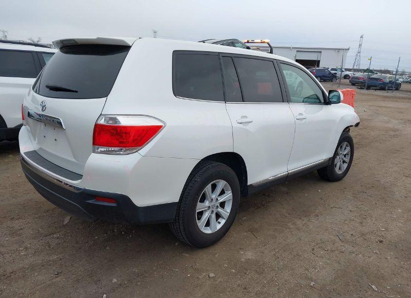 Photo 4 of 2013 Toyota Highlander BASE V6 (VIN 5TDZK3EH3DS121223)