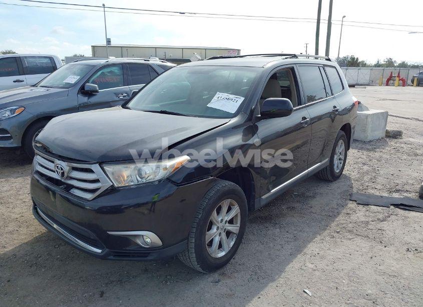 Photo 2 of 2013 Toyota Highlander BASE PLUS V6 (VIN 5TDZK3EH3DS138488)