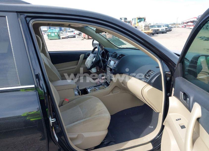 Photo 5 of 2013 Toyota Highlander BASE PLUS V6 (VIN 5TDZK3EH3DS138488)