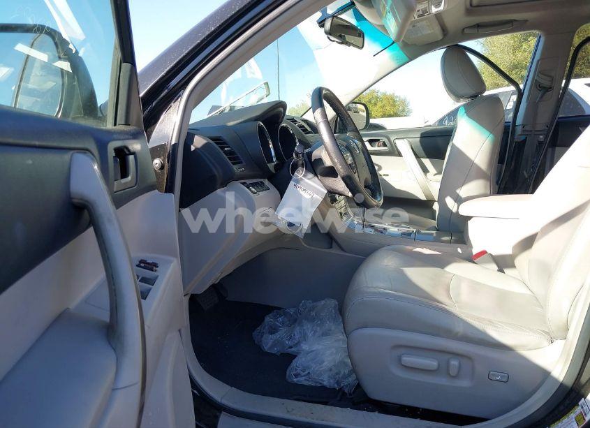 Photo 5 of 2011 Toyota Highlander SE V6 (VIN 5TDZK3EH4BS039353)