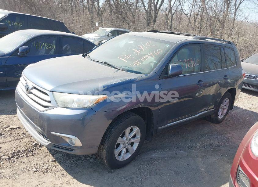 Photo 2 of 2012 Toyota Highlander SE V6 (VIN 5TDZK3EH4CS084567)