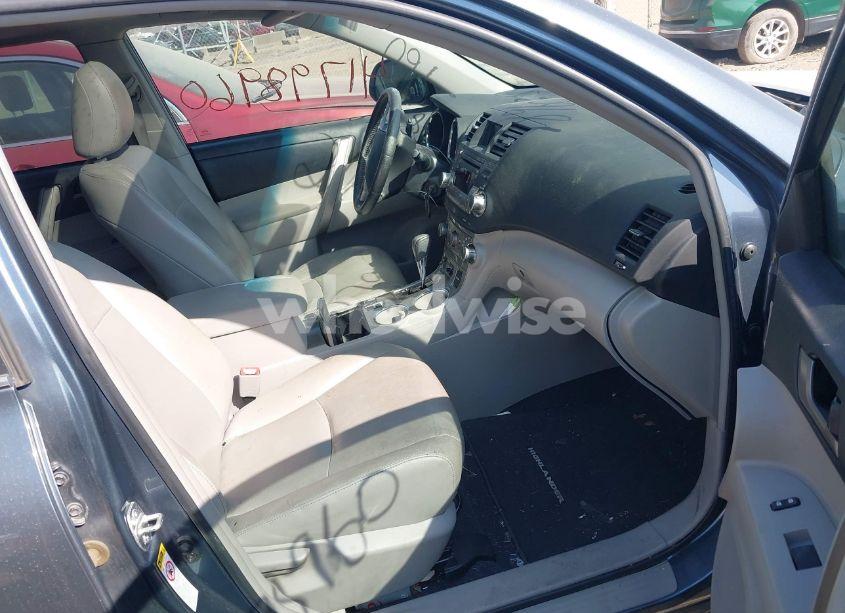 Photo 5 of 2012 Toyota Highlander SE V6 (VIN 5TDZK3EH4CS084567)