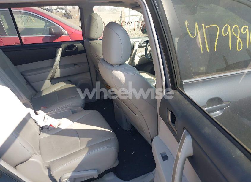 Photo 8 of 2012 Toyota Highlander SE V6 (VIN 5TDZK3EH4CS084567)