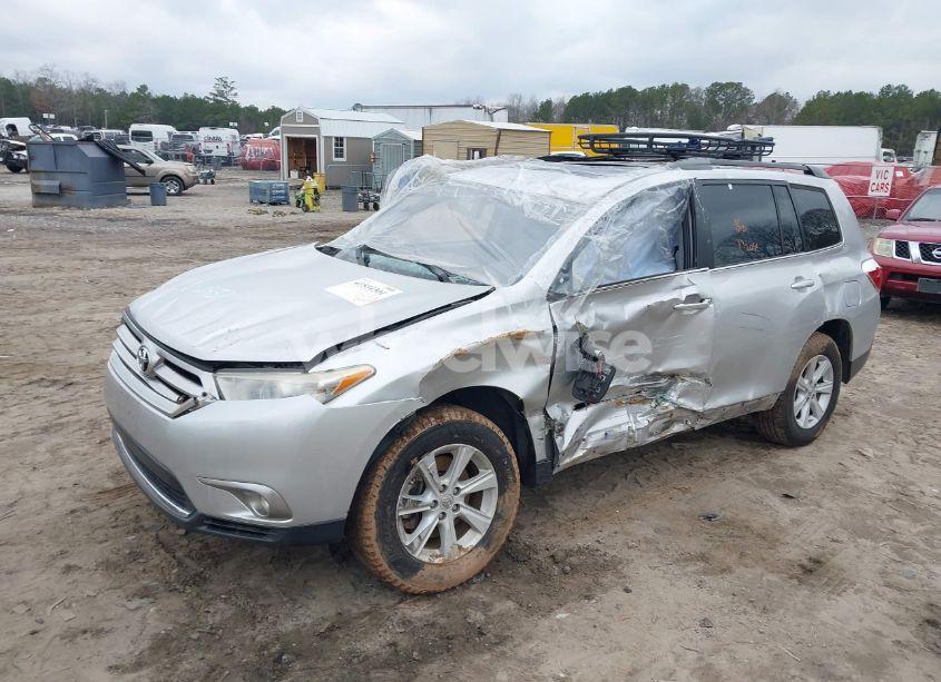 Photo 2 of 2013 Toyota Highlander SE V6 (VIN 5TDZK3EH4DS113437)