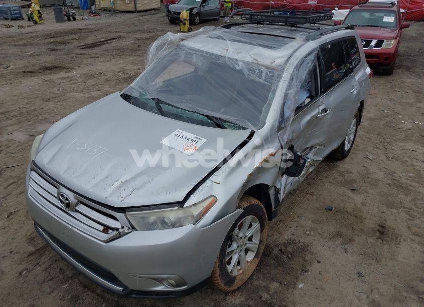 Photo 6 of 2013 Toyota Highlander SE V6 (VIN 5TDZK3EH4DS113437)