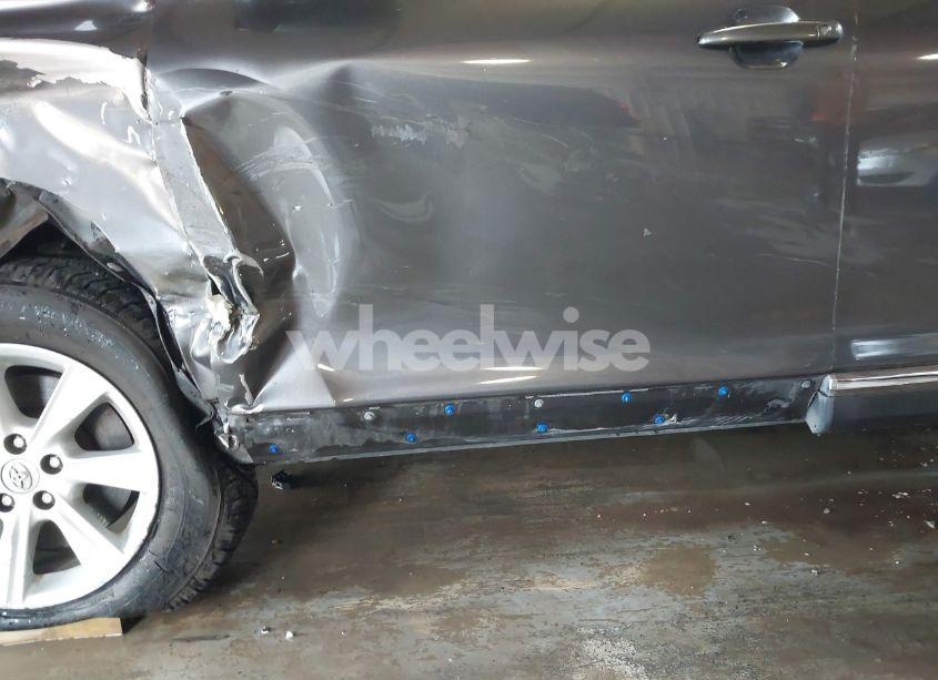 Photo 18 of 2013 Toyota Highlander BASE V6 (VIN 5TDZK3EH4DS120484)