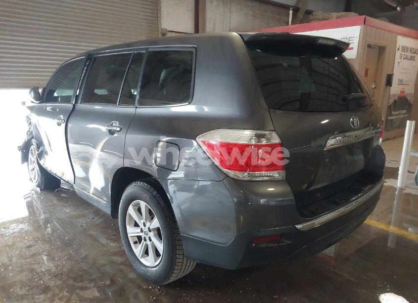 Photo 3 of 2013 Toyota Highlander BASE V6 (VIN 5TDZK3EH4DS120484)